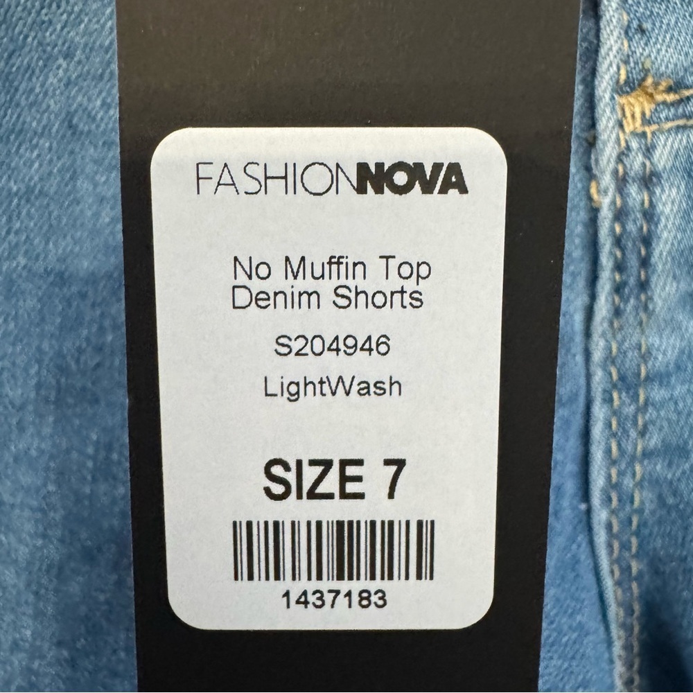 Fashion Nova No Muffin Top Denim Shorts Women’s 7 Light Wash Rolled Hem NWT - Picture 3 of 7